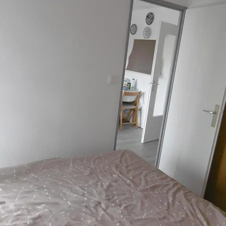 T2 Moderne Avec Piscines, Garage Et Proche - - Fr-1-796-43 *