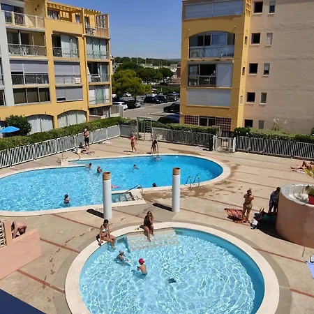 T2 Moderne Avec Piscines, Garage Et Proche - - Fr-1-796-43 Apartment *