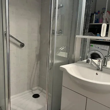 T2 Moderne Avec Piscines, Garage Et Proche - - Fr-1-796-43 Apartment *