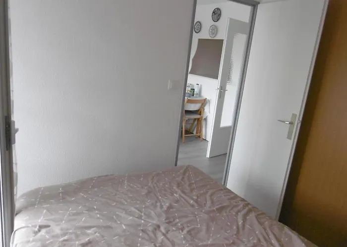 T2 Moderne Avec Piscines, Garage Et Proche - - Fr-1-796-43 *